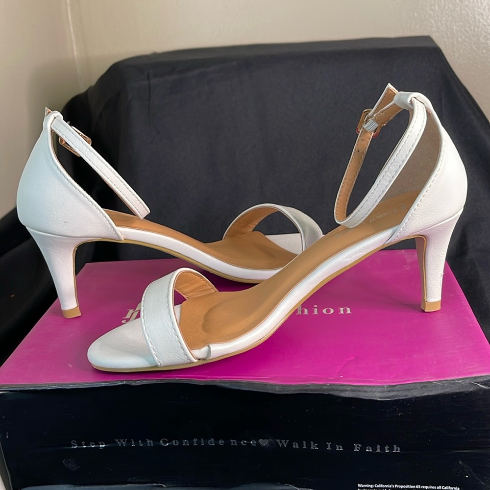 Room of Fashion Cynthia-01 Open Toe Ankle Strap Kitten Heel Sandals, size 5.5
